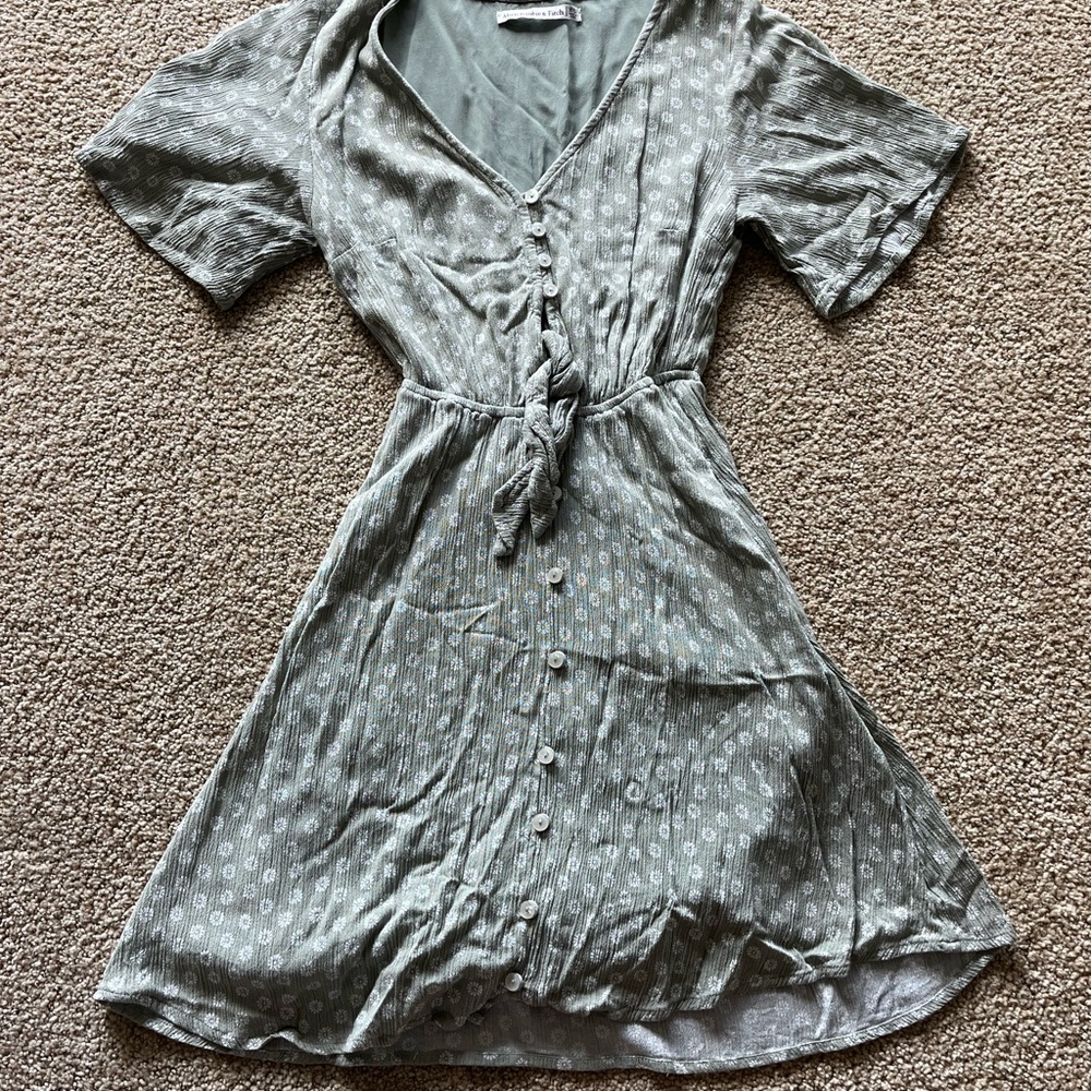 Elegant Green Button-Down Dress
